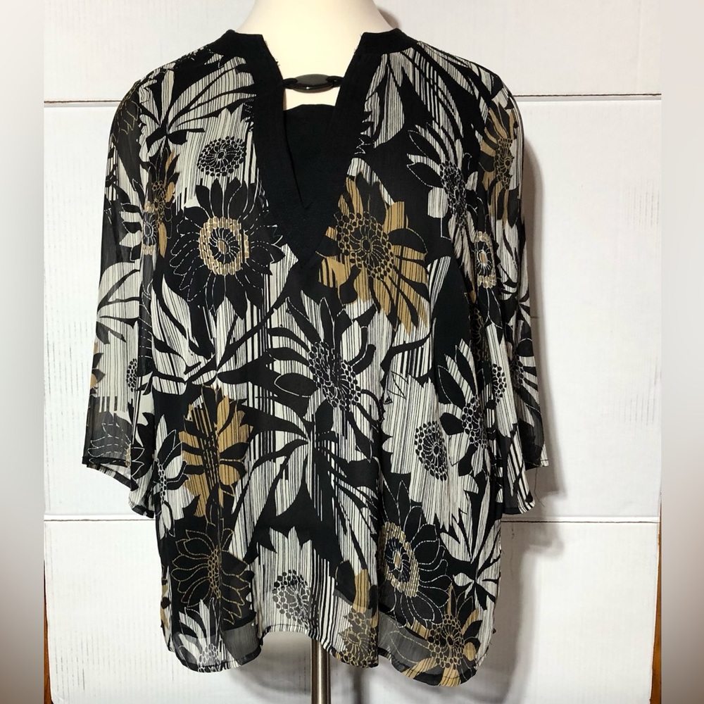 Dress barn 22/24 3X 2 layer women’s top. Nice for work or church. Cute neck line